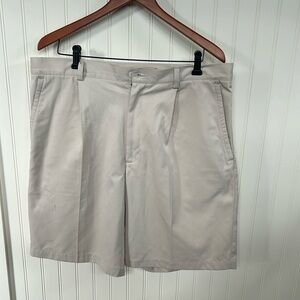 Nike Men’s dry fit kakis shorts, size 36, pockets, comfortable
